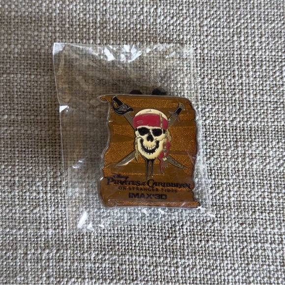 New 2011 Pirates of the Carribean On Stanger Tides IMAX 3D Disney Pin Exclusive - Picture 3 of 5